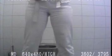 A steaming hot pissing voyeur video