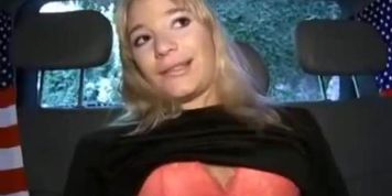 AMwf_AuroraSnow_JapaneseTourist