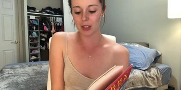 Lendo Harry Potter histericamente enquanto sento em um vibrador!