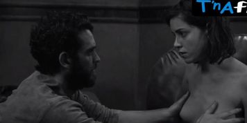 Jazmin Diz Lesbian,  Breasts Scene  in In The Country Of Last Things