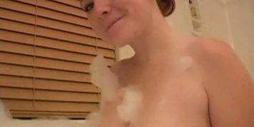 REALEMOEXPOSED - Meaghan&Atilde;&cent;&iuml;&iquest;&frac12;&iuml;&iquest;&frac12;s Private Bubble Bath Show
