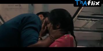 Parineeti Chopra Sexy Scene  in Ishaqzaade