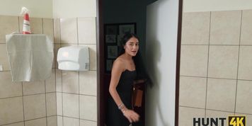 HUNT4K. Hunter found a pretty petite babe Ara Mix in a cafe and showed her real sex in the toilet (Lonely Girl, Steve Q)