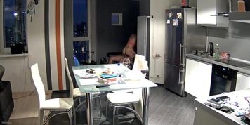 Quickie in the kitchen - spangbang
