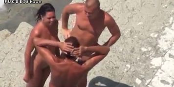 Amateur threesome on the beach