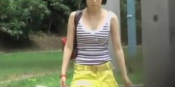 Black-haired petite oriental hoe loses some of her pubes during sharking action