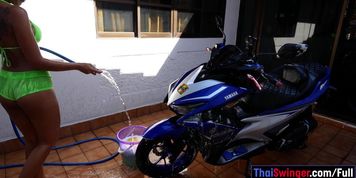 THAI SWINGER - Bubble butt Thai GF fucked in both holes after motobike cleaning