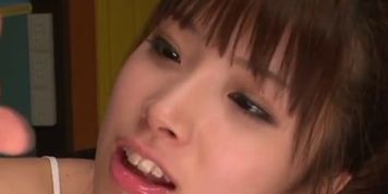 Sexy youing asian girl sucking for cream