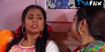 Bharti Jha Bikini Scene  in Good Luck