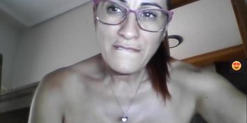 Sanada_hot takes of her intimissimi bra ans squirt