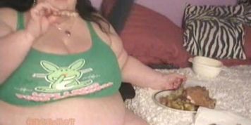SSBBW stuffs her belly