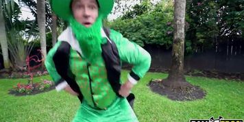 Bangbros - Big Booty Milf In Irish Costume (Rose Monroe) Sucking A Magicaly Delicious Big Dick (Sean Lawless)