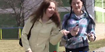 Teen lesbos finger vag
