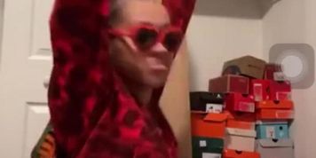 Youluviyele twerking on ig live 