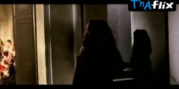 Uma Thurman Breasts Scene  in Vatel
