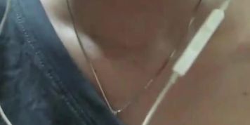 C&ocirc; g&aacute;i vi?t h&agrave;ng khoe qua Skype 