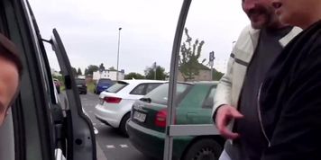 Hausfrau Bonny Devil im Auto fremd gegangen (Dieter Von Stein, Titus Steel)