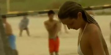 Hunting for sexy asses on a beach