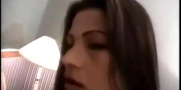 Latina Mara se pone a gemir como loca por la enorme verga que la esta perforando