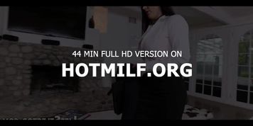 Chesty MILF Angela White likes foot fetish