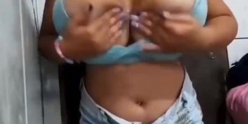 teen flash boobs