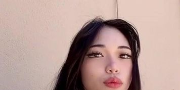 M E I K O U I : Twitch Asian streamer Teases Outdoors