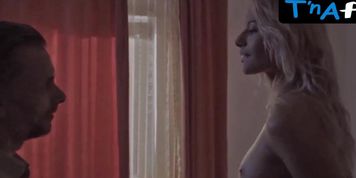 Laura Cosoi Butt Scene  in Cel Ales