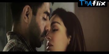 Khushalii Kumar Sexy Scene  in Dhokha Round D Corner
