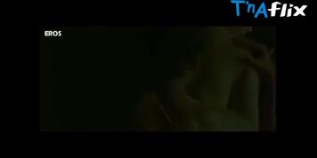 Kareena Kapoor Sexy Scene  in Omkara