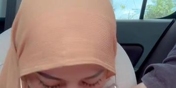 Asian Wearing Hijab Having Sex In Car
