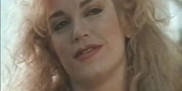 Le Avventure Erotix Di Cappuccetto Rosso (Babette Blue, Carole Nash, Chessie Moore, Karin Schubert)