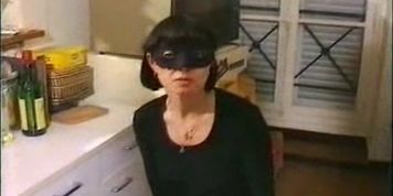 femme mure en cuisine french