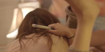 Zoey Deutch, Dylan Gelula, Kathryn Hahn.mp4