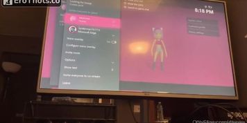 Gamer girl Daisea pleases herself with a gamepad and a vibrator (GamerGirl)
