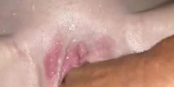Playing with a beautiful squiring cunt