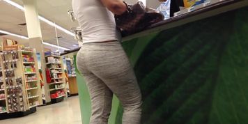 thick candid milf booty 2
