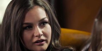 riley reid lesbian hypno kiss