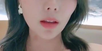 Chinese Girl Squirt 5 times on Livestream in 10 minutes