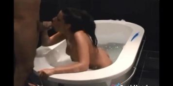 Gorgeous Brunette Chick Sucking & Fucking At Bathtime
