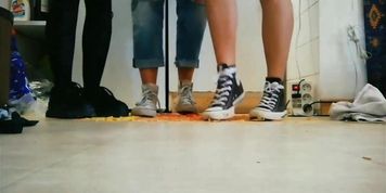3 girls crush food with converse (Gina Carano)