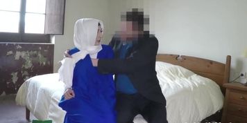 Sexy Arab gf reveals amazing natural body and gets fucked in hotel