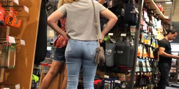 candid pawg blonde tight jeans shopping