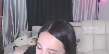 Beautiful horny camgirl sensual show