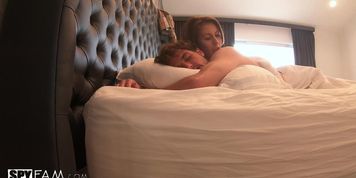 SPYFAM Curious Stepsister Slides Into Stepbrothers Bed For Intense Sex (Paige Owens)