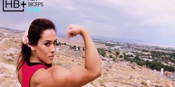 CM Flexing Muscles
