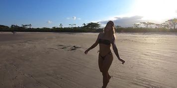 Sacanagem e gozada na praia cheia (ANGELA WHITE, Exibicionismo Exibicionismo, Leah Gotti, Lisa Ann, Lolah Vibe, Sunny Leone)