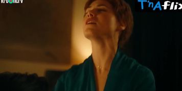 Hanna Van Vliet Breasts,  Underwear Scene  in Ik Val Niet, Ik Dans