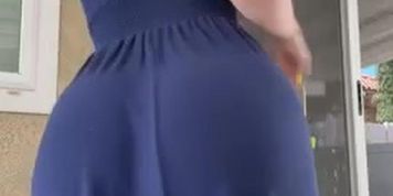 STPeach bare ass spreading upskirt