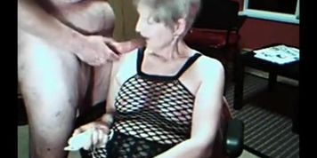Granny vibrates her cunt and gets cummed on webcam