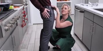 Hot MILF And Guy Fucking In The Kitchen Xlx
